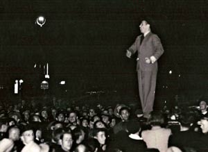 Jan Kiepura singing to crowds in Warsaw 1936